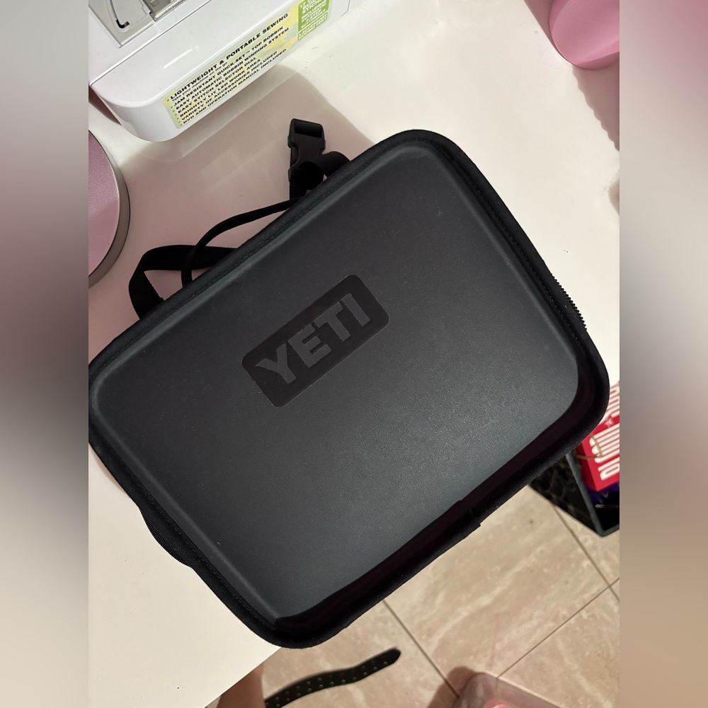YETI Day Trip Charcoal Lunch box